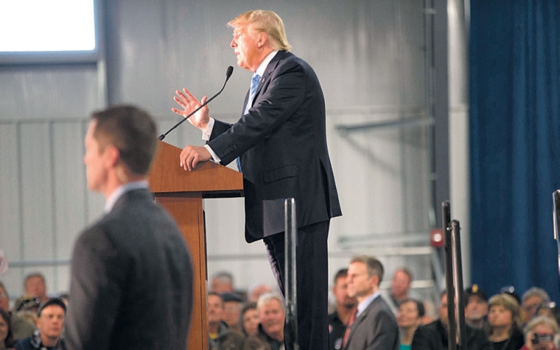 المرشح الرئاسي الجمهوري دونالد ترامب يتحدث أثناء حملته في ميسيسبي