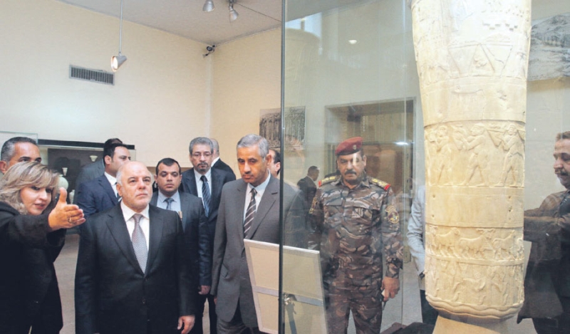 العبادي في زيارة للمتحف الوطني العراقي في بغداد أمس