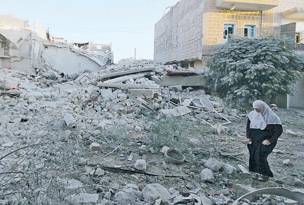  أنقاض مبان منهارة في منطقة حندرات بحلب، نتيجة قصفها بالبراميل المتفجرة