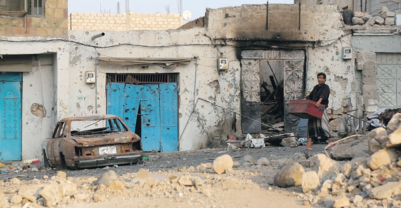 مبان تضررت نتيجة قصف الحوثيين للأحياء السكنية في تعز
