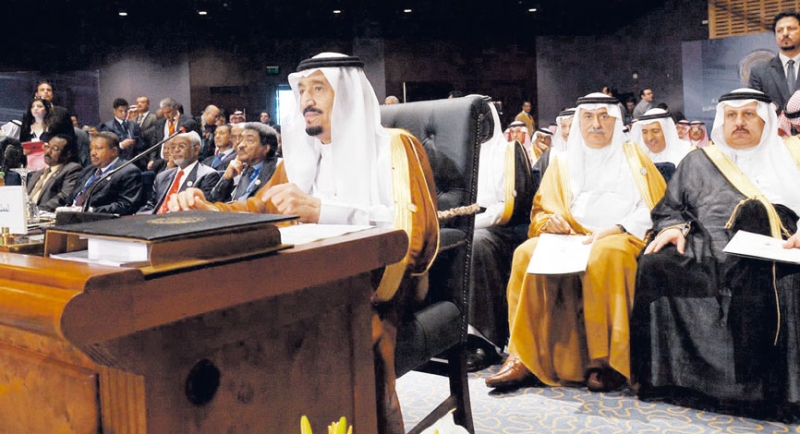 خادم الحرمين الشريفين والوفد السعودي المشارك في القمة العربية