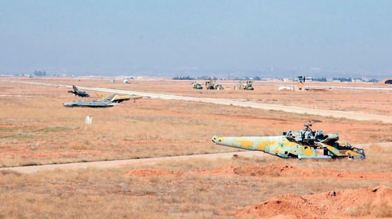 مروحيات وطائرات لسلاح الجو السوري مدمرة في مطار كويرس 