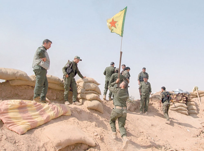  قوات كردية تقاتل تنظيم داعش في الحسكة