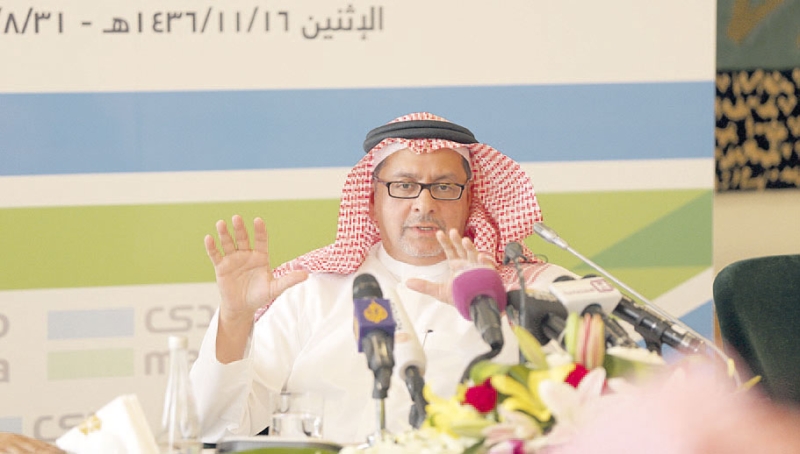  عبدالعزيز الفريح خلال المؤتمر الصحفي أمس
