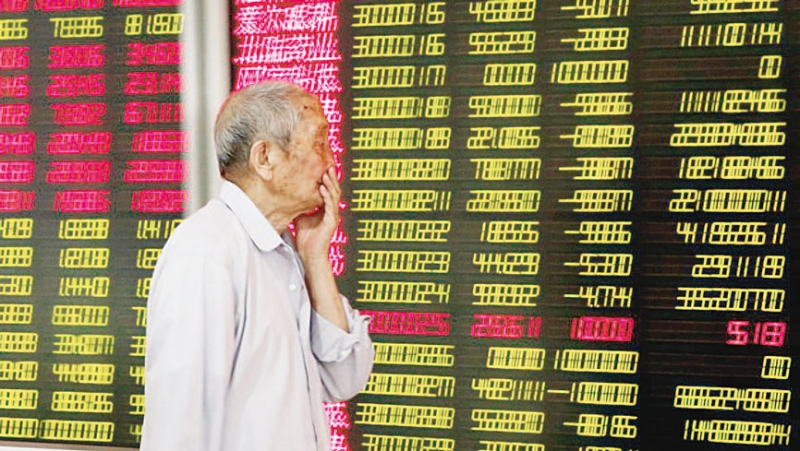  انهيار البورصة أصاب الصينيين بمختلف اعمارهم بخيبة الامل والاحباط
