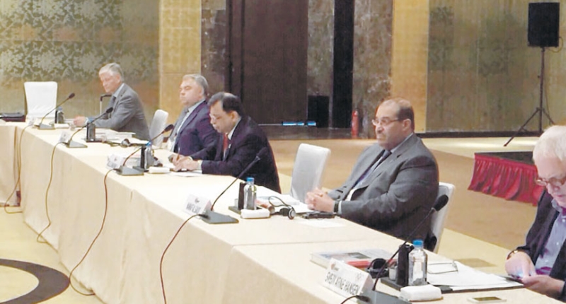  الأمير نواف بن محمد خلال حضوره اجتماع الاتحاد الدولي لألعاب القوى
