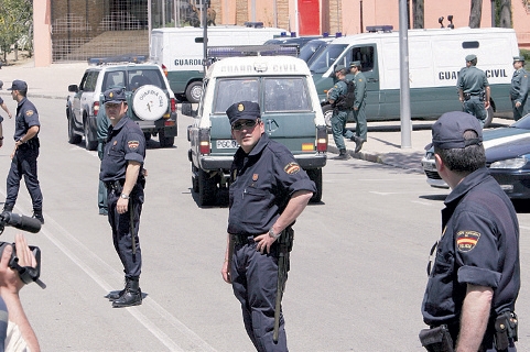 الشرطة تداهم خلية إرهابية في أسبانيا