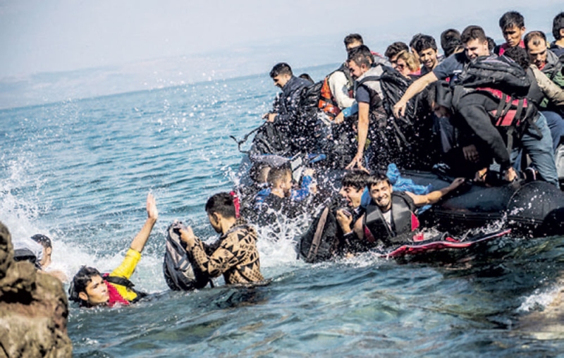 لاجئون قادمون من تركيا يصلون السواحل اليونانية 