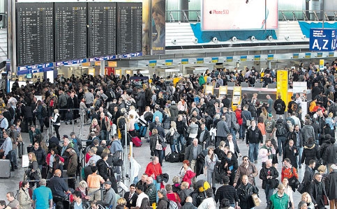 «أرشيفية» لإضراب موظفي الأمن بمطار فرانكفورت - فبراير 2014 