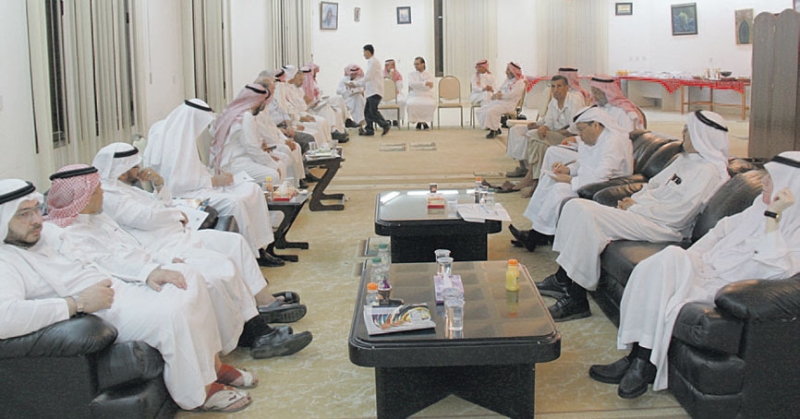  مناقشة تطوير سوق عكاظ في حفل أدبي الرياض