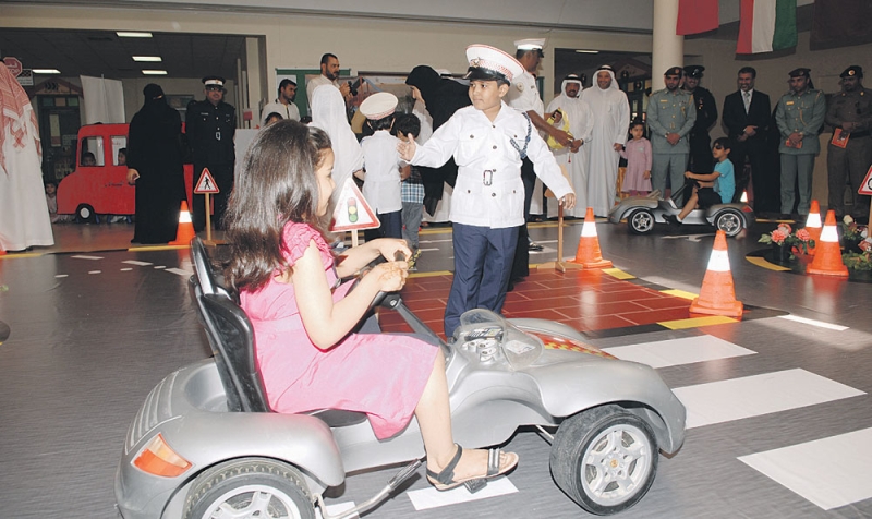 حملات توعوية مستمرة لكافة الفئات العمرية للتعريف بنظام المرور الجديد في البحرين