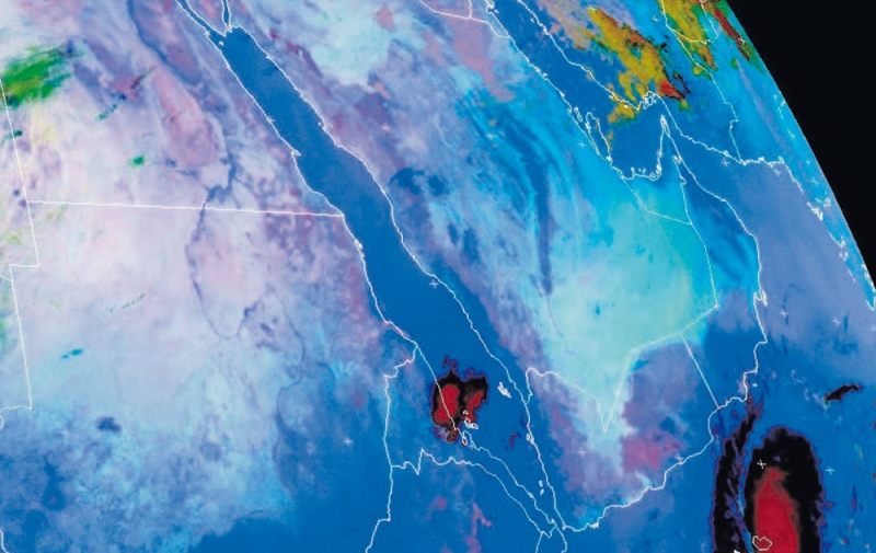  السحب الرعدية تتجه نحو الخليج كما رصدت بالأقمار الصناعية ويظهر إعصار ميج