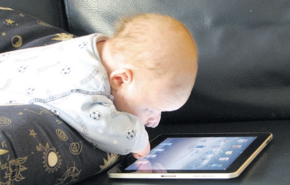 استخدام الأطفال للأجهزة يزيد وفقا لأعمارهم 