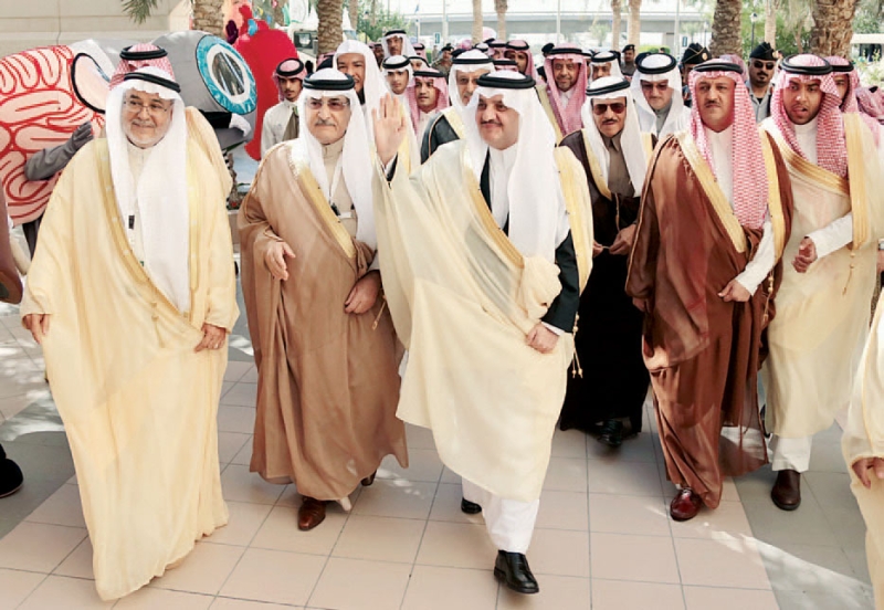  الأمير سعود بن نايف خلال توجهه لافتتاح معرض الحملة
