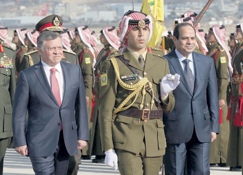 عاهل الأردن أثناء استقباله أمس الرئيس السيسي في عمان 