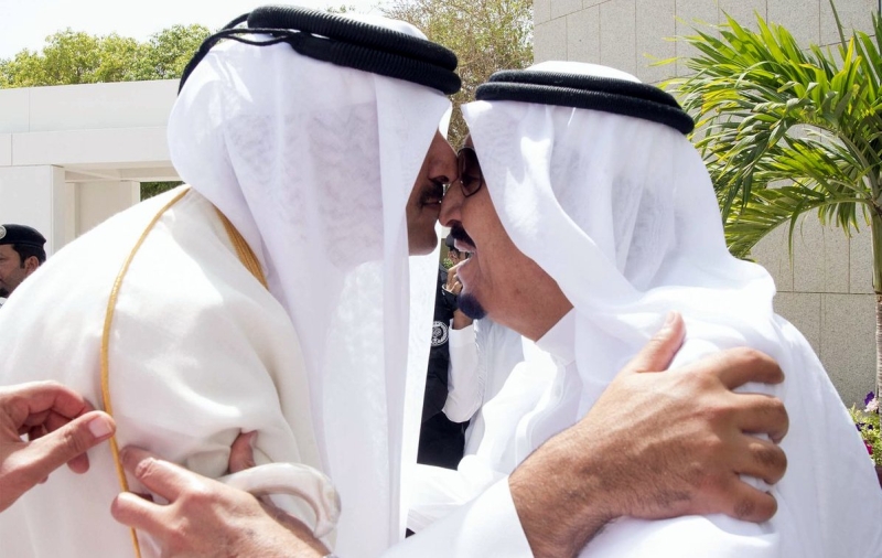 خادم الحرمين الشريفين يستقبل أمير دولة قطر