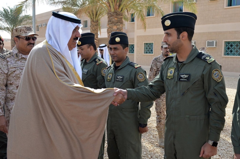 الأمير متعب بن عبدالله يزور لواء طيران الحرس الوطني الأول
