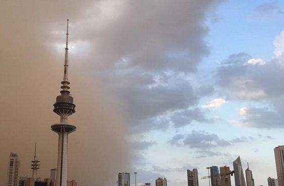 توقف الملاحة الجوية والبحرية بالكويت بسبب عاصفة رملية