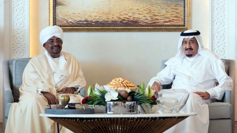 خادم الحرمين الشريفين يستقبل الرئيس السوداني