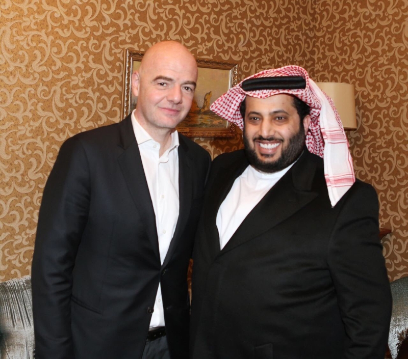 «آل الشيخ» يبحث مع رئيس «فيفا» تطوير كرة القدم
