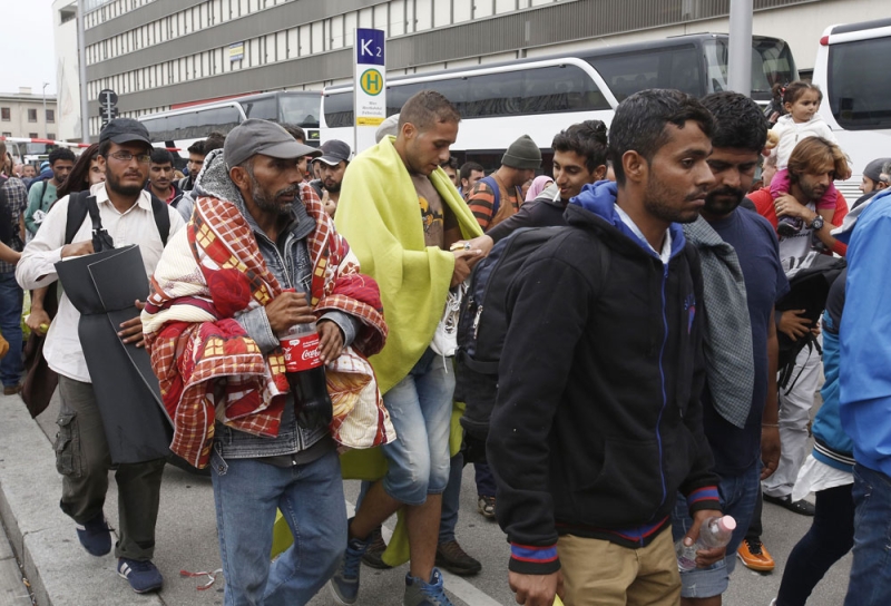 ألمانيا تتوقع وصول 10 آلاف لاجئ إليها عبر المجر اليوم
