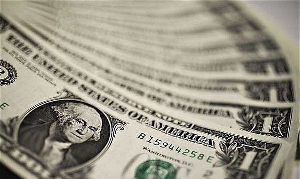 الدولار يحلق حول أعلى مستوياته في 14 شهرا امام العملات الرئيسية
