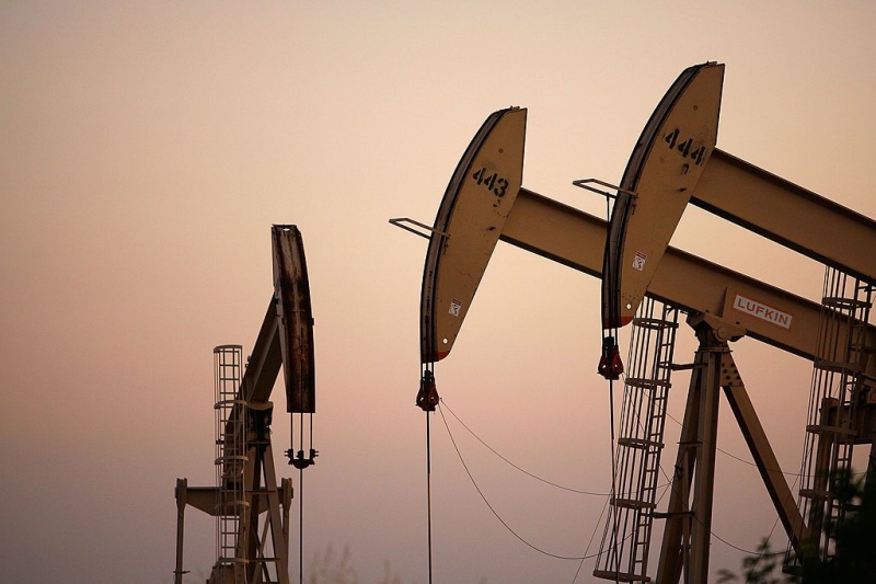 أسعار النفط تحافظ على مستوى 70 دولاراً مدعومة باستمرار التخفيضات
