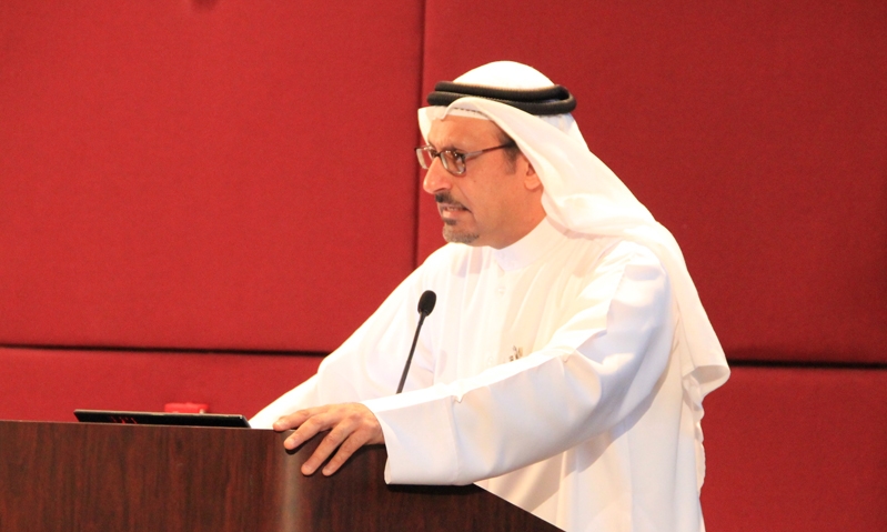 د.أيوب كاظم خلال حديثه في منتدى تعليم المدارس الخاصّة والدّوليّة في دبي