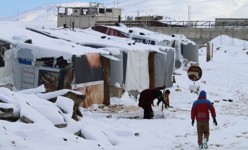عاصفة ثلجية تجتاح خيام اللاجئين السوريين في لبنان