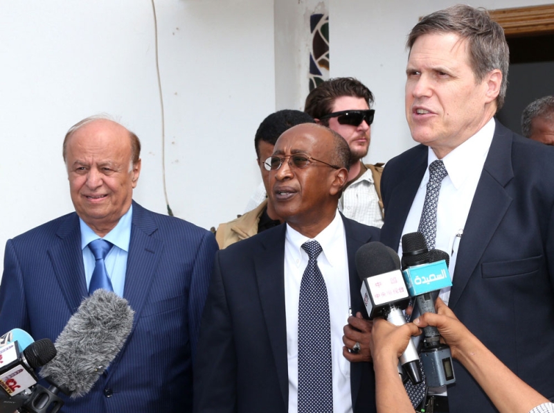 الرئيس اليمني يجتمع مع السفير الأمريكي في عدن