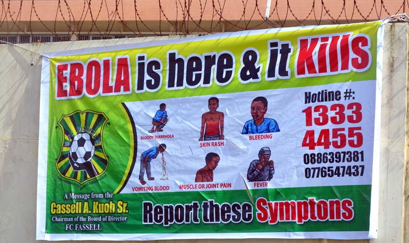 لافتة توعوية حول مرض الإيبولا في ليبيريا (أ ف ب) 