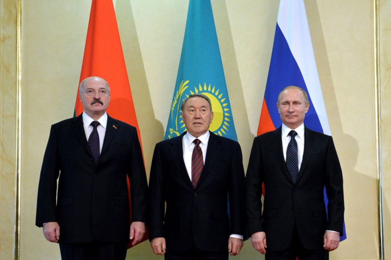 بوتين يدعو إلى إنشاء اتحاد نقدي بين روسيا وقازاخستان وروسيا البيضاء