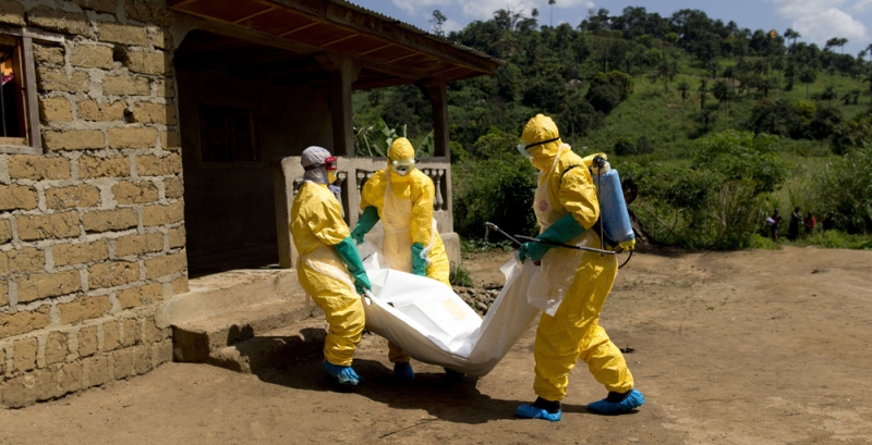 منظمة الصحة : أكثر من 15 ألف إصابة بالإيبولا في العالم
