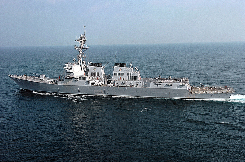 استهداف سفينة للبحرية الأمريكية في هجوم صاروخي فاشل من اليمن
