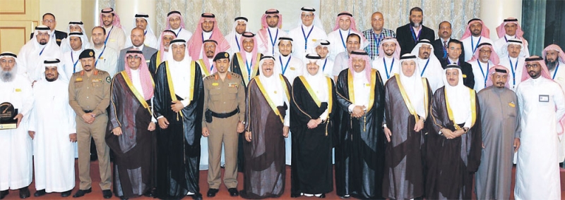 أمير الشرقية في صورة جماعية مع الفائزين واللجنة المنظمة