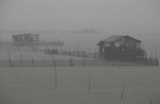الإعصار «جوني» يهدد الفلبين بأمطار غزيرة

