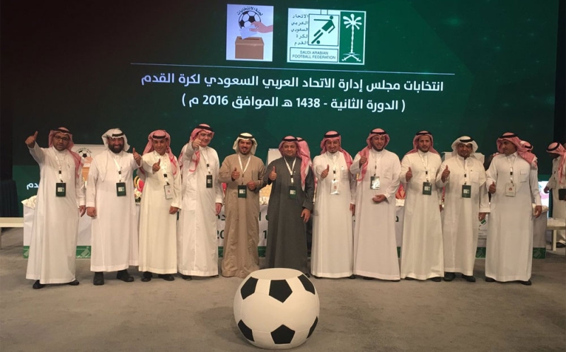 عادل عزت رئيسا للاتحاد السعودي لكرة القدم والمسحل نائبا للرئيس
