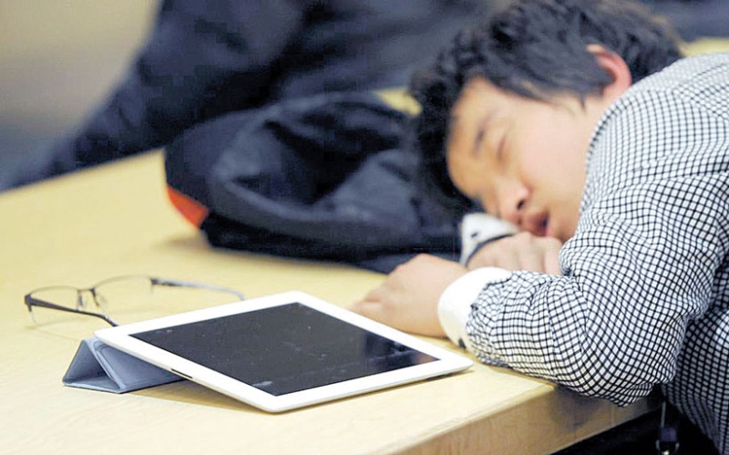 استخدام الكمبيوتر اللوحي قبل النوم يسبب نوما غير مريح 