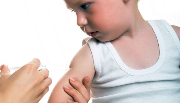 علماء: لقاح شلل الأطفال عن طريق الحقن أفضل
