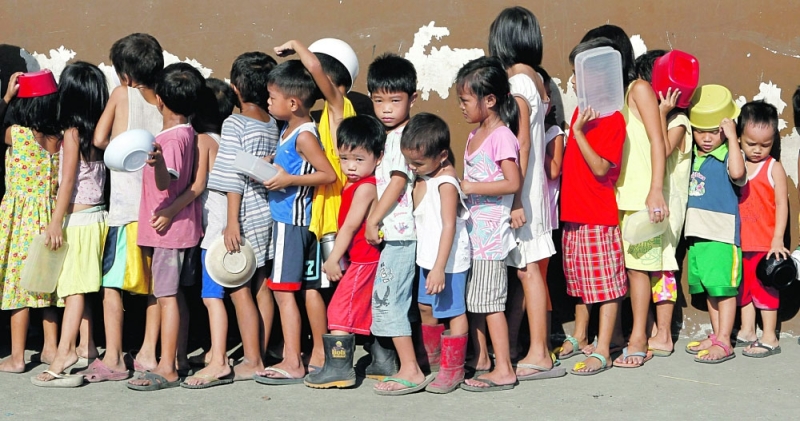 أطفال فقراء في الفلبين
