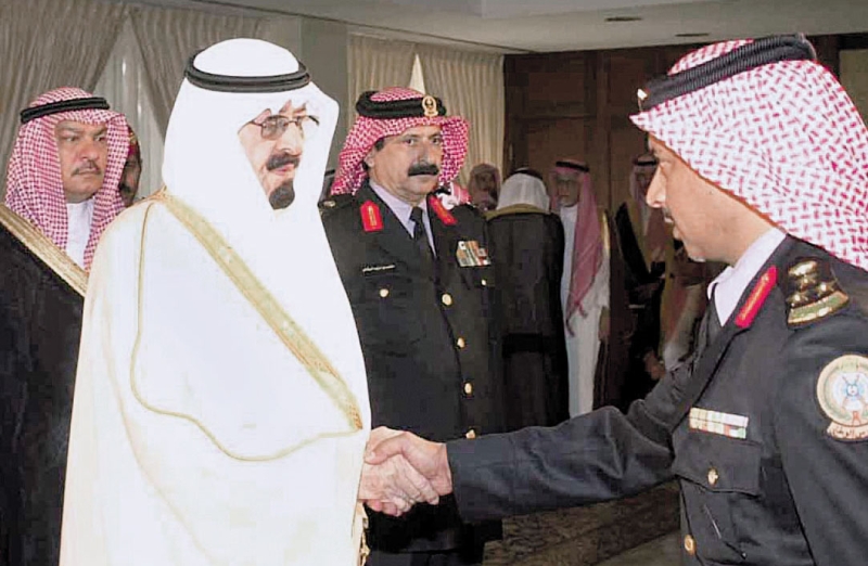  الملك عبدالله « يرحمه الله » خلال استقباله سابقا كبار الضباط في الحرس الوطني