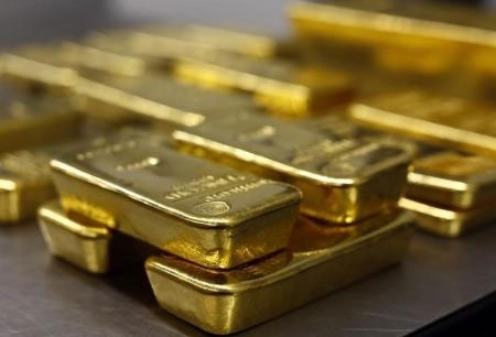 الذهب يستقر بعد تخليه عن مكاسبه بفعل قوة الدولار
