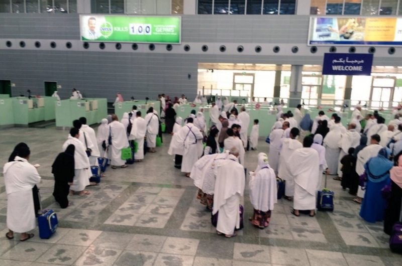 مطار الملك عبدالعزيز بجدة يستقبل طلائع المعتمرين 