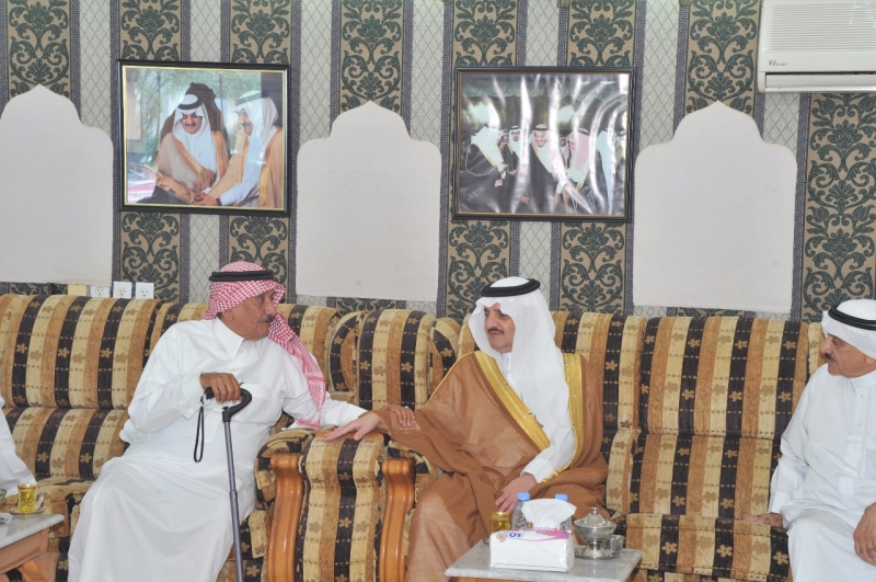 الأمير سعود بن نايف يعزي معالي الأستاذ الشهيل
