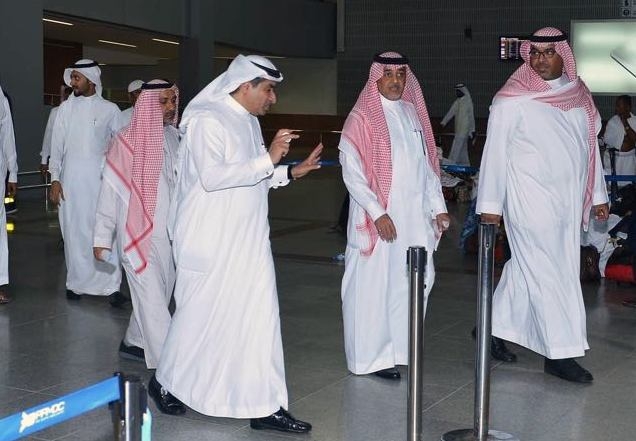 الحازمي يتفقد مطبوعات مطار الملك عبدالعزيز الدولي بجدة