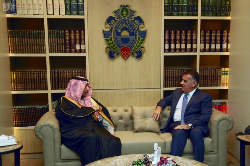  سفير المملكة يلتقي مسؤوليّن أمنييّن فى لبنان
