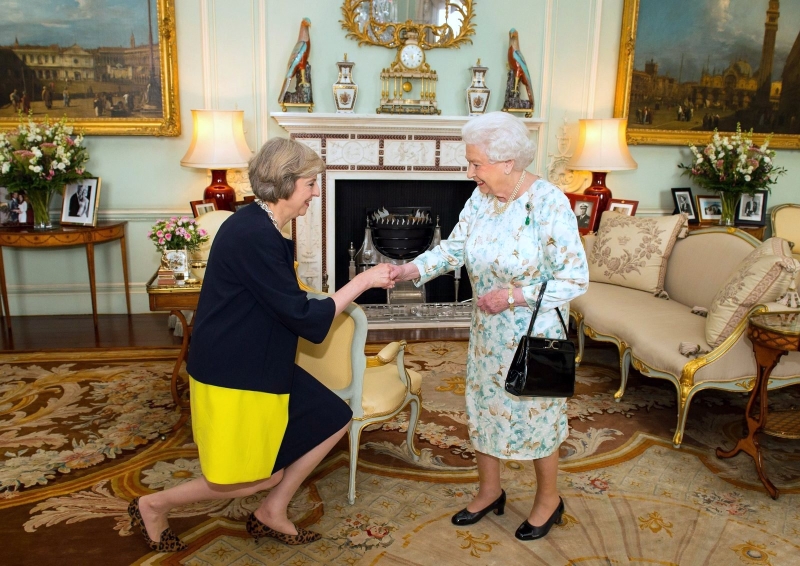 تيريزا ماي تتولى منصب رئيس وزراء بريطانيا
