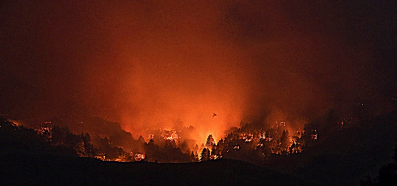 3 آلاف رجل لإطفاء حرائق غابات كاليفورنيا