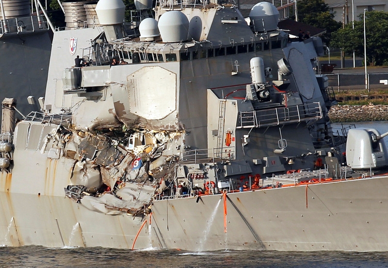 إصابة 3 وفقد 7 في تصادم مدمرة أمريكية بسفينة تجارية قبالة اليابان
