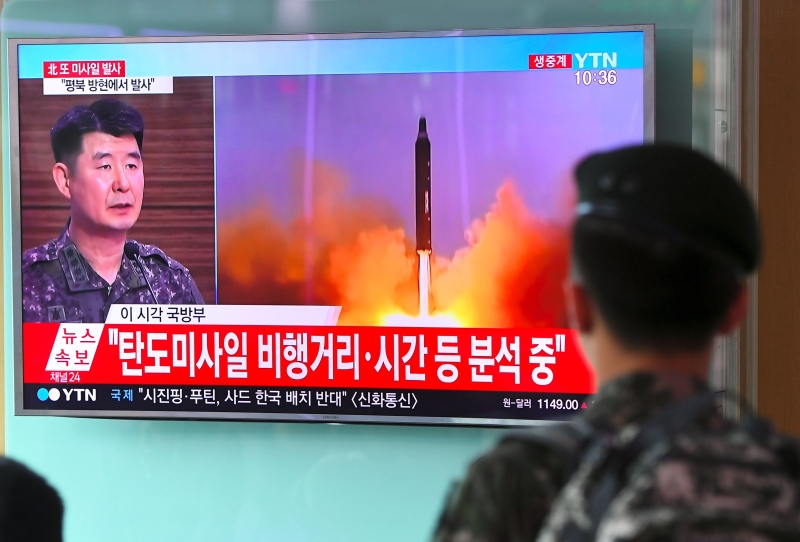 كوريا الشمالية تعلن إطلاق صاروخ بالستي وترامب يدعو الصين لضبط بيونغ يانغ
